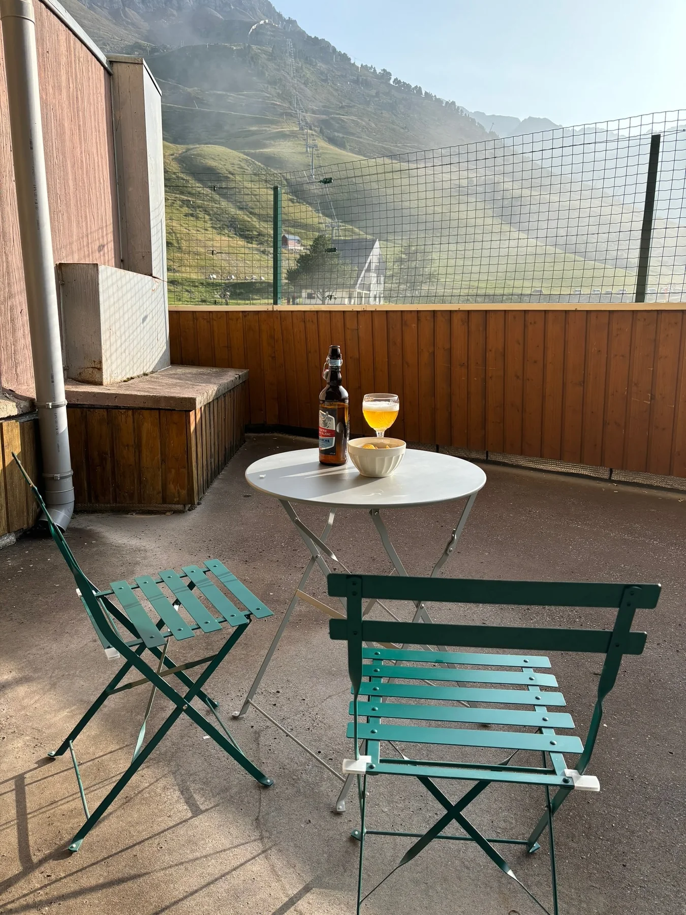 Extérieur et terrasse du MarThéo