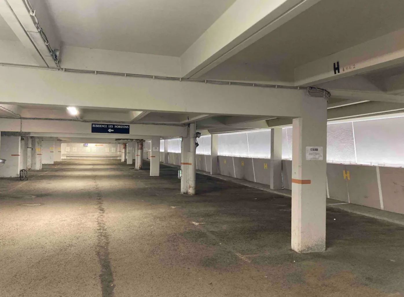 Parking couvert de la résidence
